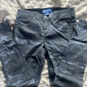 Democracy Ab solution Gray Camouflage Women's Jeans Size 4